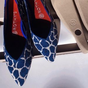 NEW In Box Rothy’s Indigo Giraffe Points Size 8